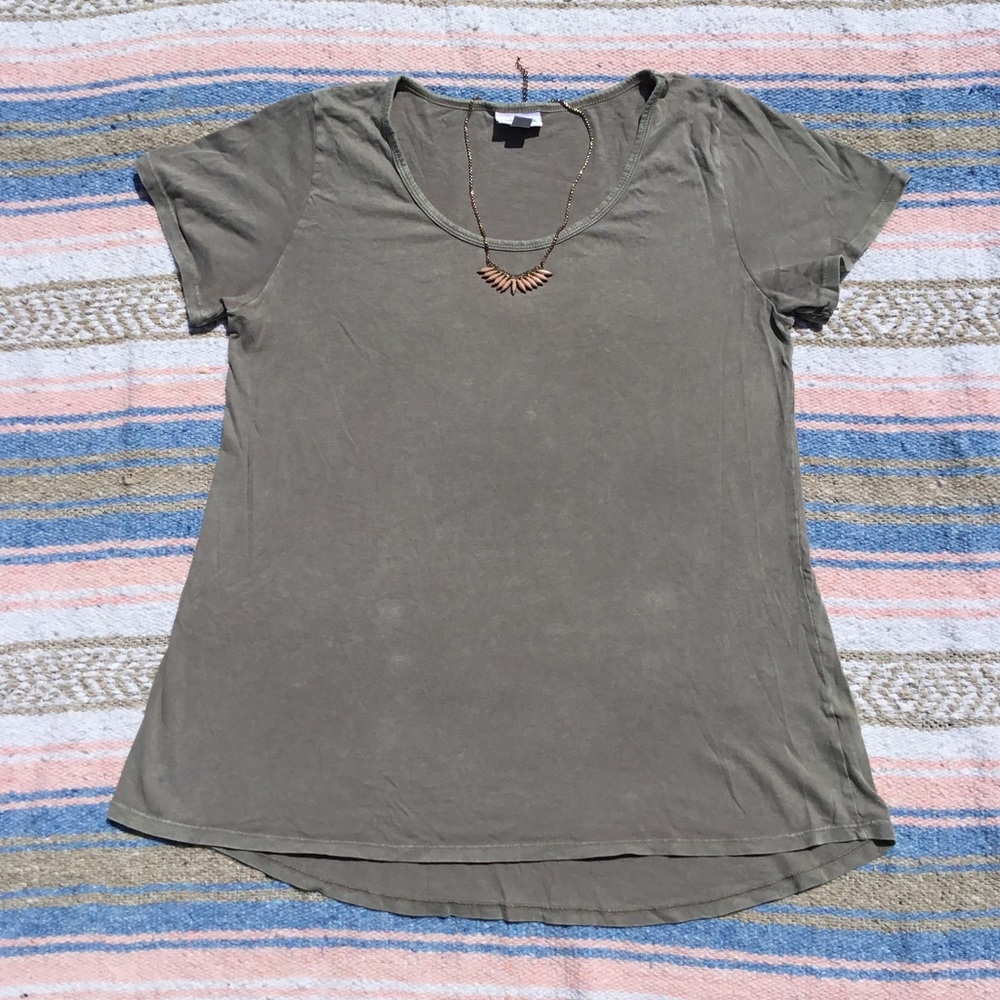Lularoe classic tee ☀️sale2/$15☀️